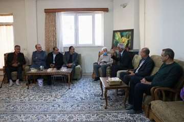 دیدار رئیس دانشگاه علوم پزشکی و مسئولین شهرستان با بازنشستگان حوزه سلامت