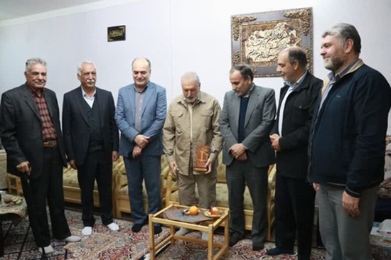 دیدار رئیس دانشگاه علوم پزشکی و مسئولین شهرستان با بازنشستگان حوزه سلامت 